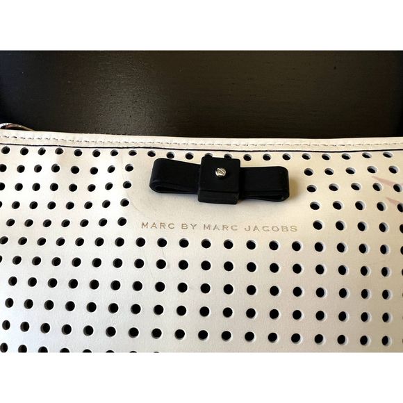 Marc Jacobs black bow crossbody purse, cream color - Picture 2 of 11